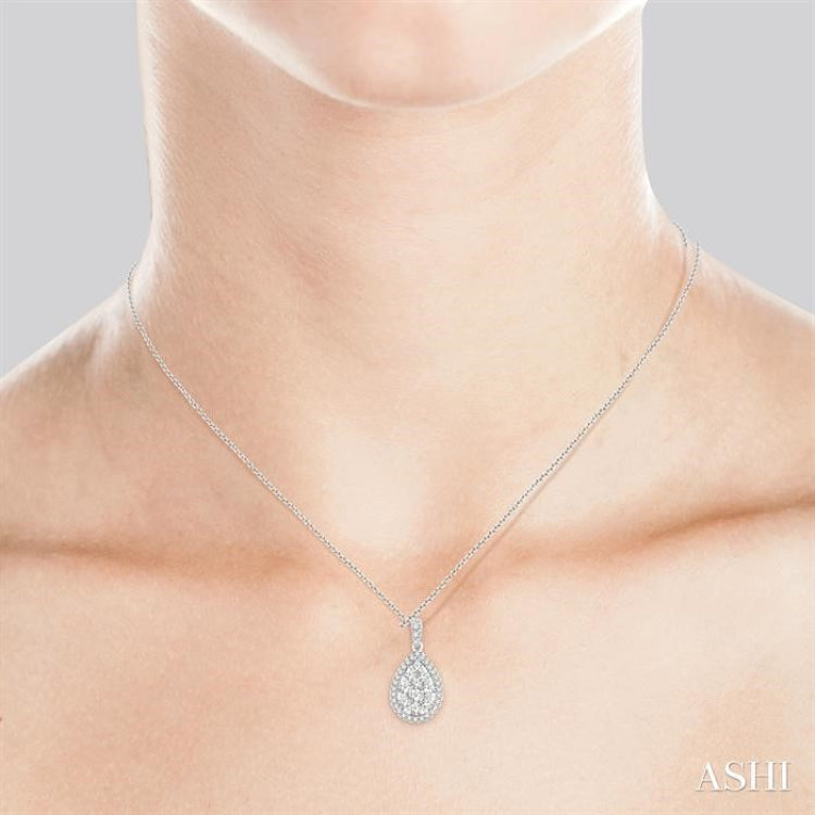 1 1/2 Ctw Pear Shape Diamond Lovebright Pendant in 14K White Gold with Chain 1 1/2 Ctw Pear Shape Diamond Lovebright Pendant in 14K White Gold with Chain