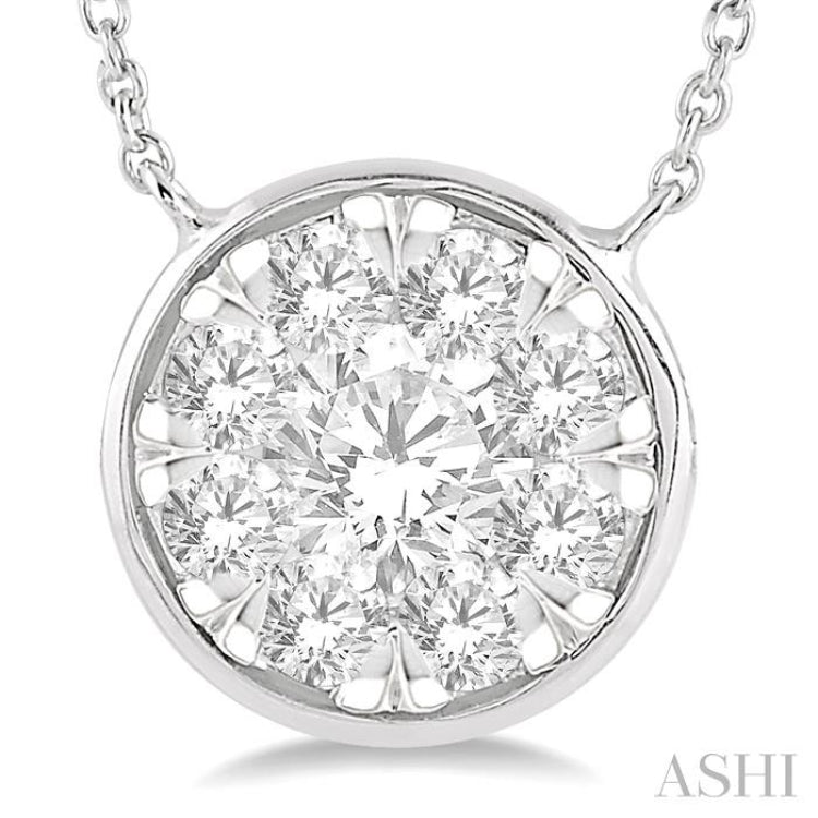 1/2 Ctw Round Shape Lovebright Diamond Pendant With Chain in 14K White Gold 1/2 Ctw Round Shape Lovebright Diamond Pendant With Chain in 14K White Gold