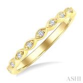 1/10 Ctw Marquise Mount Link Round Cut Diamond Wedding Band in 14K Yellow Gold