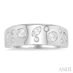 1/2 Ctw Scatter Mixed Diamond Cut Bold Gold Fashion Band in 14K White Gold