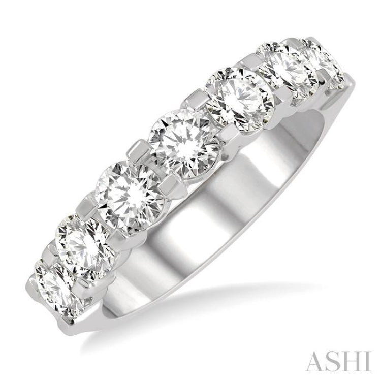1 1/2 Ctw 7 Stone Round Cut Diamond Wedding Band in 14K White Gold