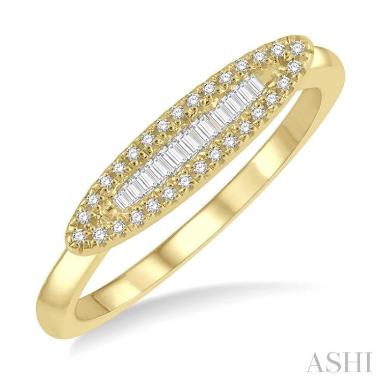 1/5 Ctw Pod Center Baguette and Round Cut Diamond Stackable Petite Fashion Ring in 10K Yellow Gold