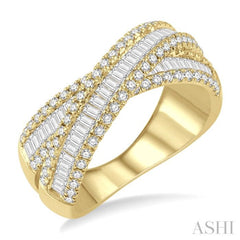 1 1/4 Ctw Split Cross Over Baguette and Round Cut Diamond Fashion Ring in 14K Yellow Gold