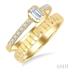 1/2 Ctw Split Twin Row Bezel Set Emerald and Round Cut Diamond Fashion Ring in 14K Yellow Gold