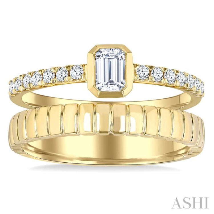 1/2 Ctw Split Twin Row Bezel Set Emerald and Round Cut Diamond Fashion Ring in 14K Yellow Gold