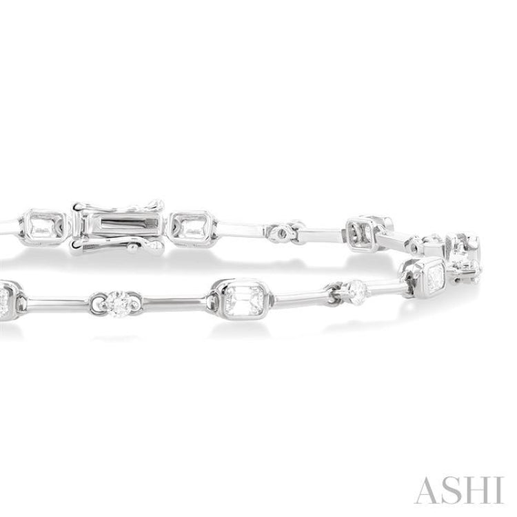 1 1/3 Ctw Bezel Set Emerald and Round Cut Diamond Bar Link Bracelet in 14K White Gold