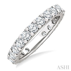 2 Ctw Round Cut Diamond Eternity Wedding Band in 14K White Gold