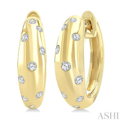 1/6 Ctw Round Cut Diamond Mosaic Huggie Earrings in 10K Yellow Gold