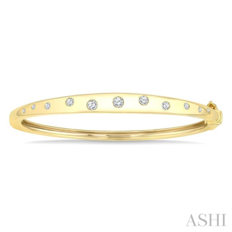 1/2 Ctw Round Cut Diamond Mosaic Fashion Bangle in 10K Yellow Gold