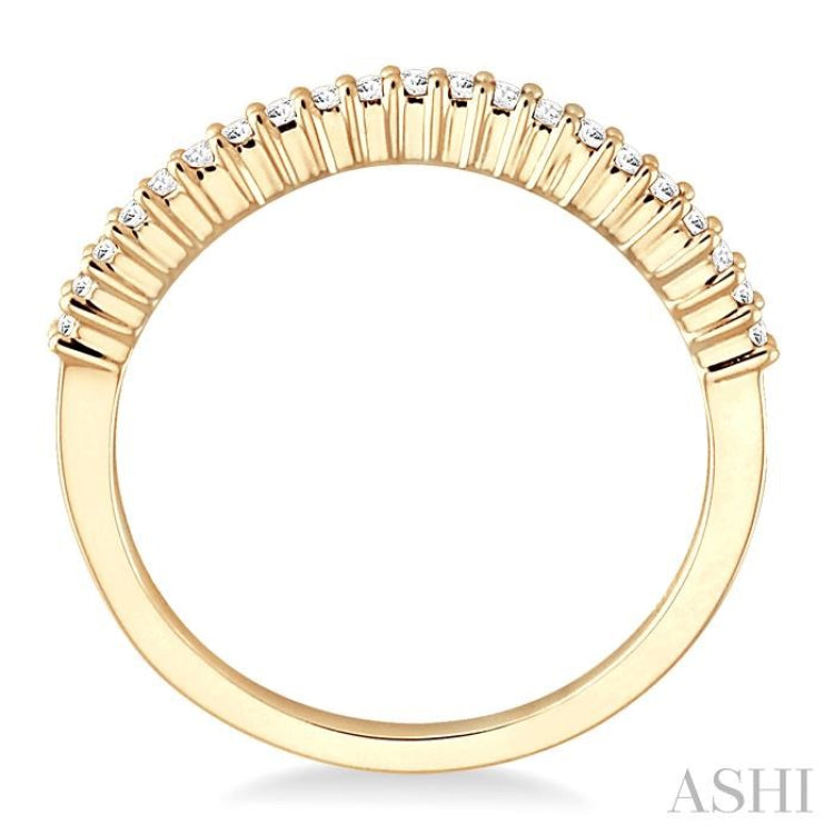 1/4 Ctw Round Cut Diamond 'V' Shape Band in 14K Yellow Gold