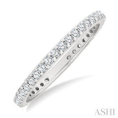 1/2 Ctw Round Cut Diamond Eternity Wedding Band in 14K White Gold