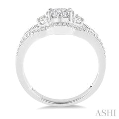 1/2 Ctw Round Cut Diamond Lovebright Ring in 14K White Gold