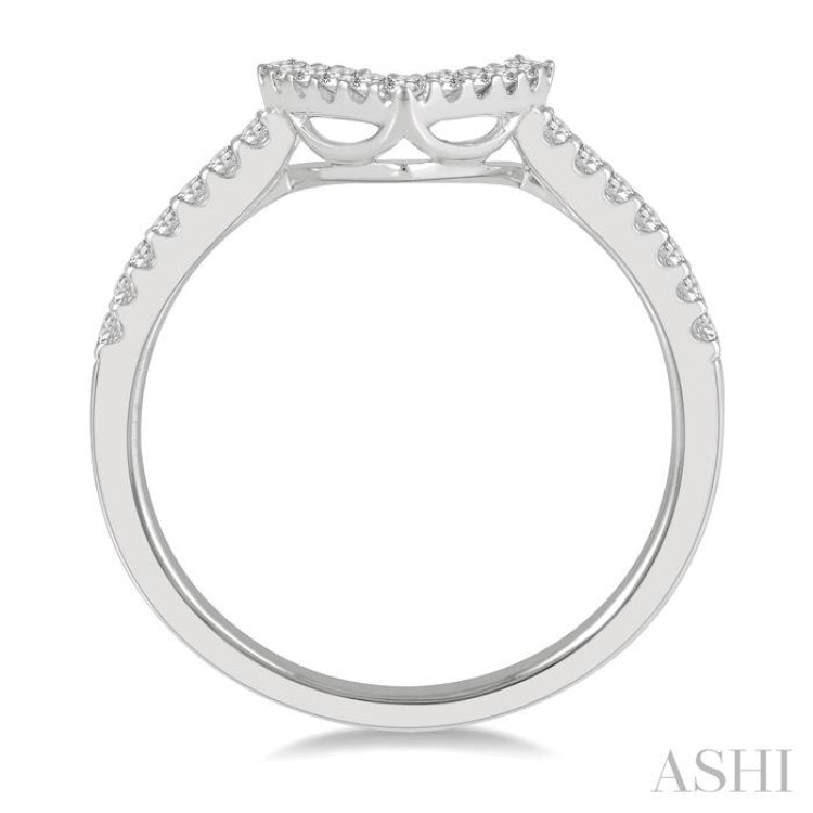 1/5 Ctw Chevron Center Round Cut Diamond Wedding Band in 14K White Gold