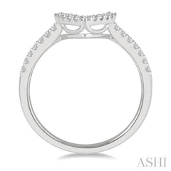 1/5 Ctw Chevron Center Round Cut Diamond Wedding Band in 14K White Gold