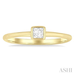 1/6 Ctw Petite Bezel Set Round Cut Diamond Fashion Ring in 10K Yellow Gold