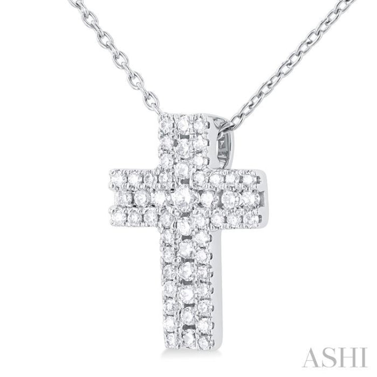1/4 Ctw Cross Round Cut Diamond Fashion Pendant With Chain in 14K White Gold