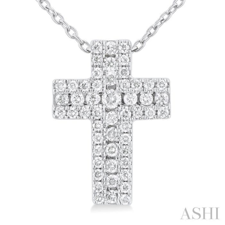 1/4 Ctw Cross Round Cut Diamond Fashion Pendant With Chain in 14K White Gold