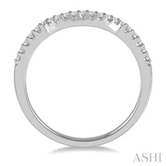 1/6 Ctw Crescent Round Cut Diamond Wedding Band in 14K White Gold