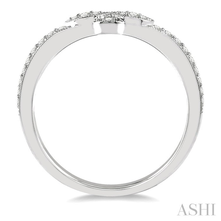 1/6 Ctw Tri Arc Center Round Cut Diamond Wedding Band in 14K White Gold