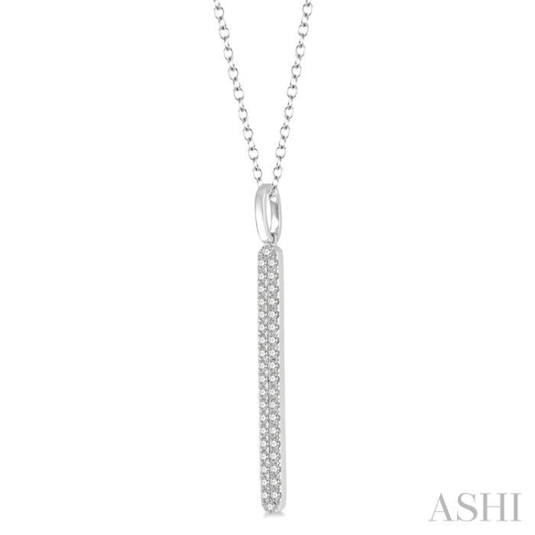 1/4 Ctw Rounded Bar Round Cut Diamond Pendant With Chain in 14K White Gold