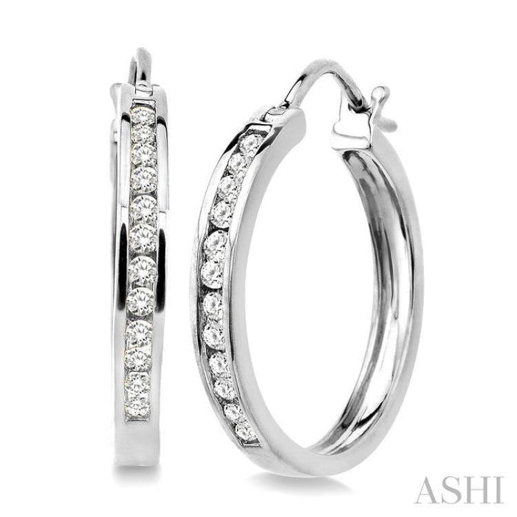 1/2 Ctw Round Cut Diamond Hoop Earrings in 14K White Gold
