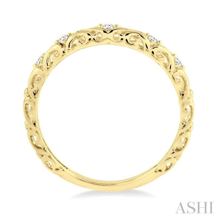 1/20 Ctw Round Cut Diamond Wedding Band in 14K Yellow Gold