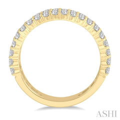 1 1/4 Ctw Triple Row Round Cut Diamond Wedding Band in 14K Yellow Gold