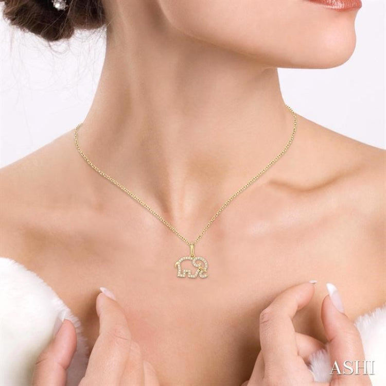 1/6 Ctw Petite Tusked Elephant Frame Round Cut Diamond Fashion Pendant With Chain in 10K Yellow Gold