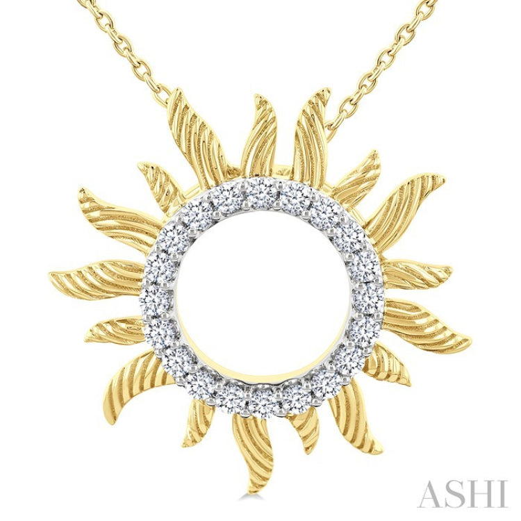 1/4 Ctw Textured Sunburst Round Cut Diamond Pirouette Fashion Pendant With Chain in 14K Yellow Gold