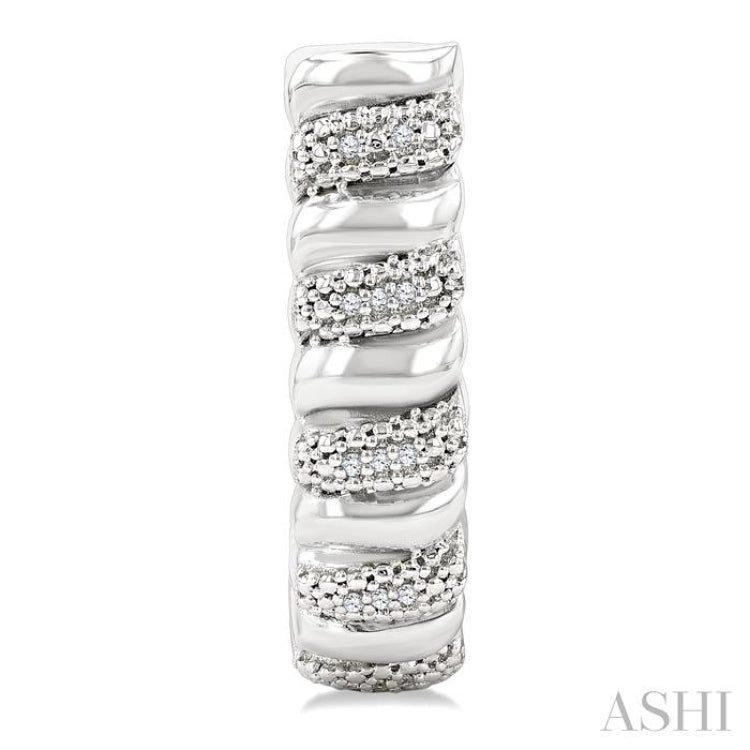 1/10 Ctw Bold Silver Ribbed Swirl Round Cut Diamond Pirouette Bold Half Hoop Earrings in Sterling Silver