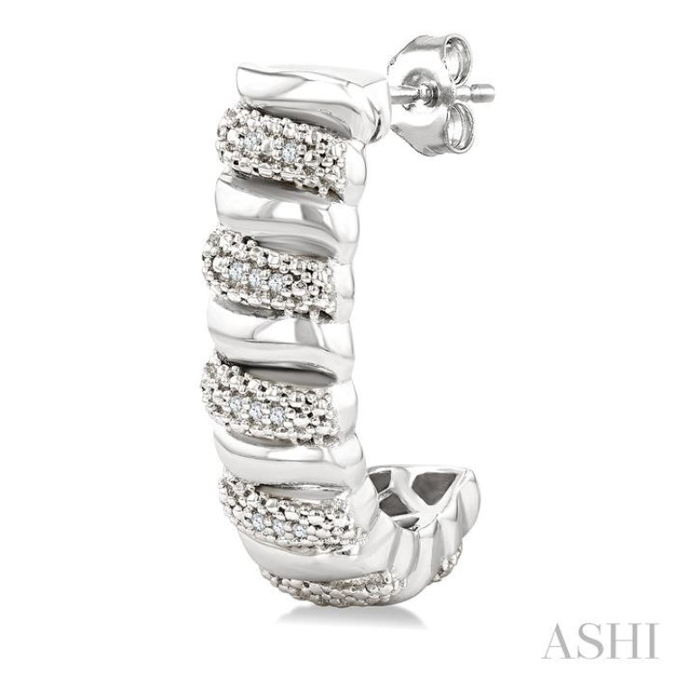 1/10 Ctw Bold Silver Ribbed Swirl Round Cut Diamond Pirouette Bold Half Hoop Earrings in Sterling Silver