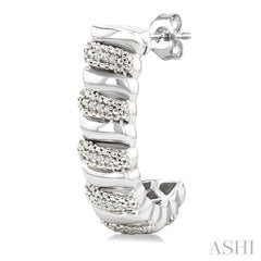 1/10 Ctw Bold Silver Ribbed Swirl Round Cut Diamond Pirouette Bold Half Hoop Earrings in Sterling Silver