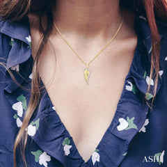 1/5 Ctw Fluted Texture Angel Wing Round Cut Diamond Pirouette Fashion Pendant With Chain in 10K Yellow Gold