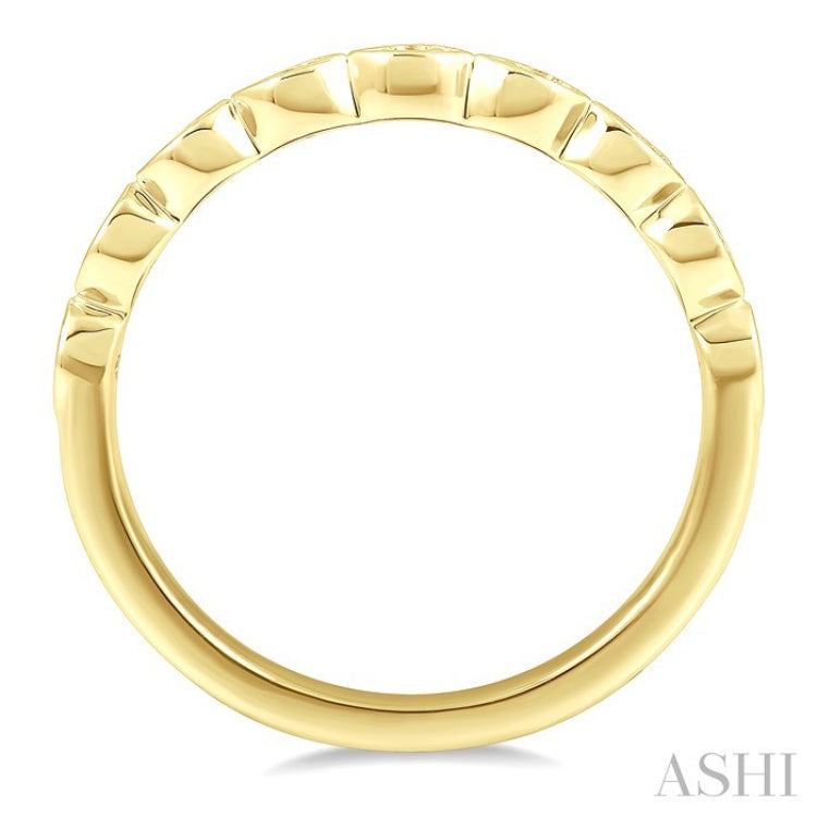 1/10 Ctw Marquise Mount Link Round Cut Diamond Wedding Band in 14K Yellow Gold