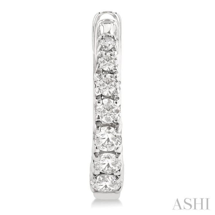 1/4 Ctw Graduated Round Cut Diamond Fashion Huggies in 14K White Gold