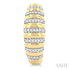 1/4 Ctw Ribbed Swirl Round Cut Diamond Fashion Half Hoop Earrings in 10K Yellow Gold