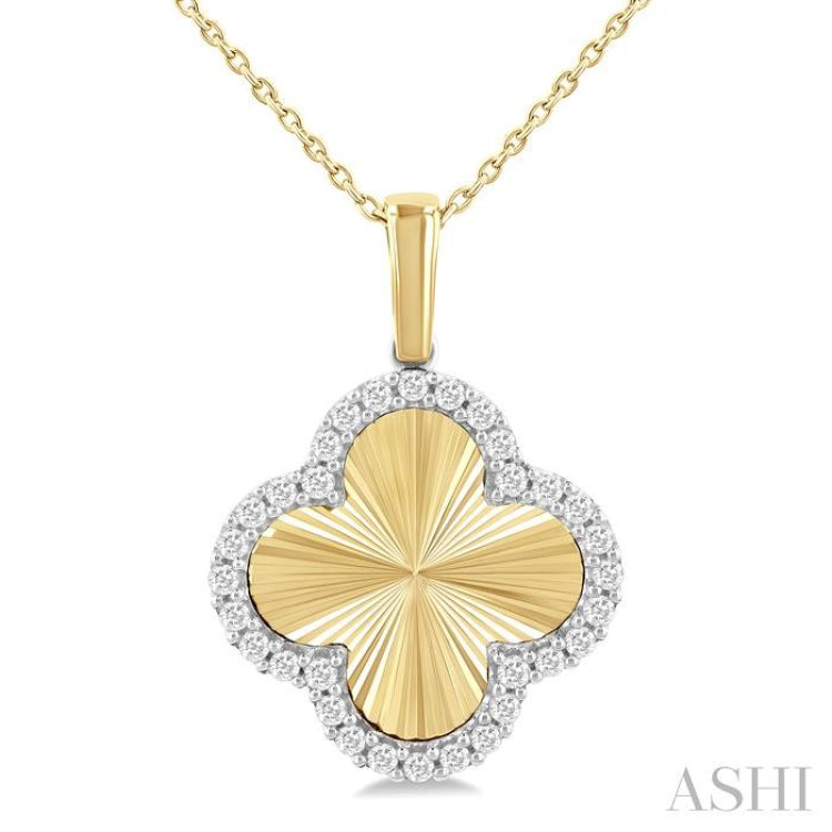 1/4 Ctw Fluted Texture Clover Round Cut Diamond Fashion Pendant With Chain in 14K Yellow and White Gold